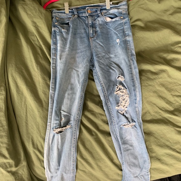 Distressed jeans - Picture 1 of 2